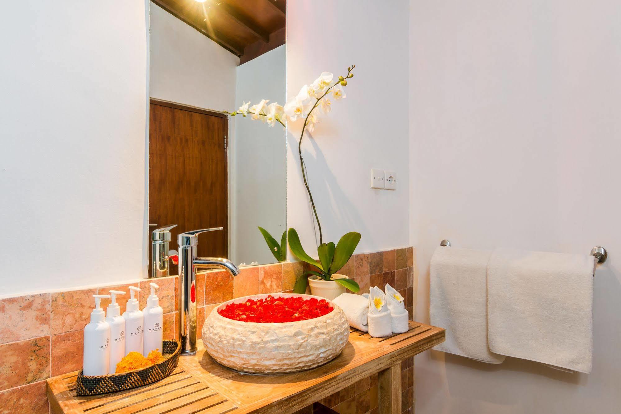 Villa Bisi Seminyak Buitenkant foto