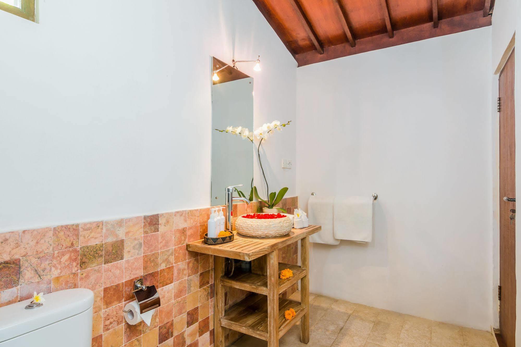 Villa Bisi Seminyak Buitenkant foto