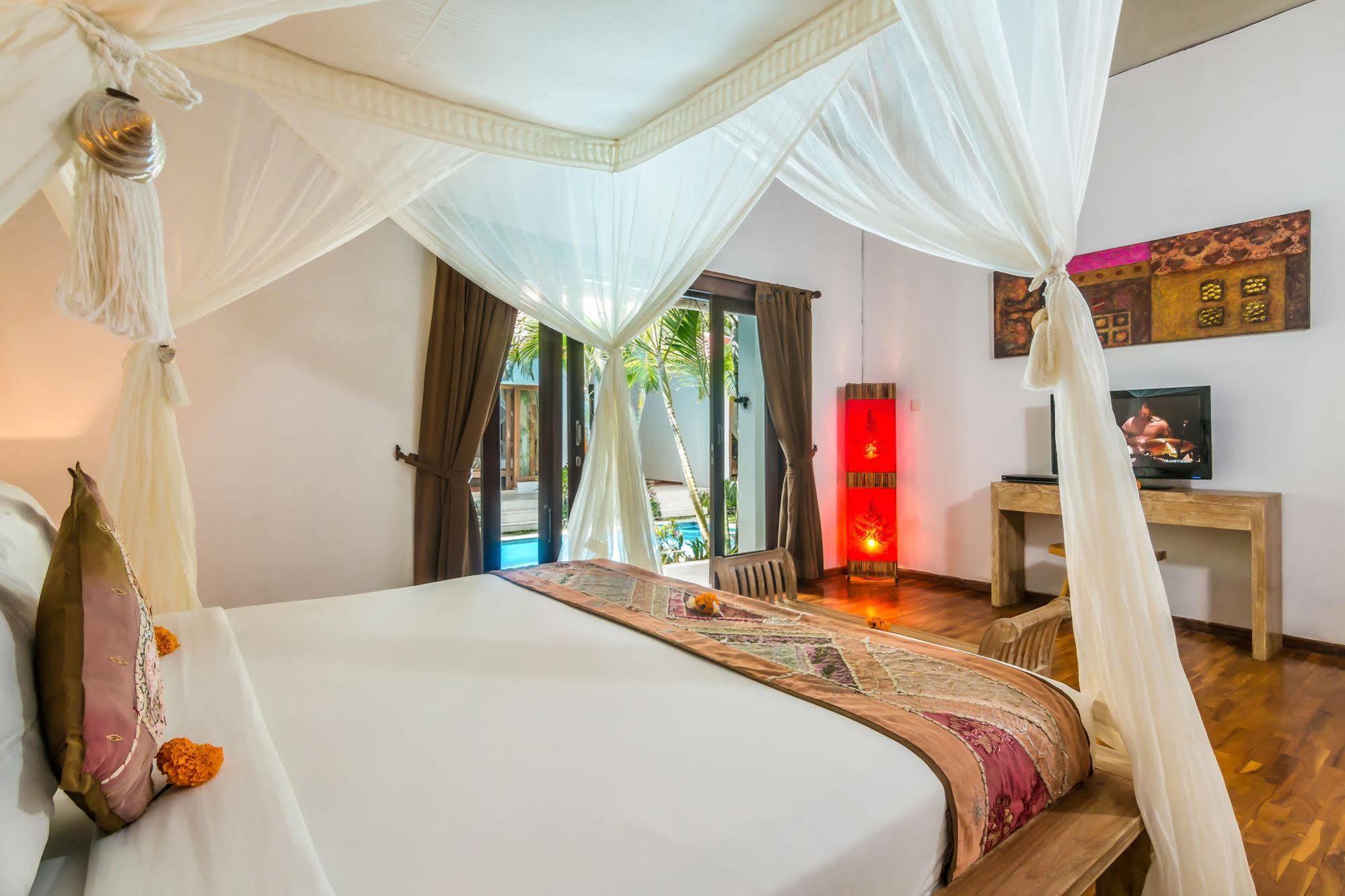 Villa Bisi Seminyak Buitenkant foto
