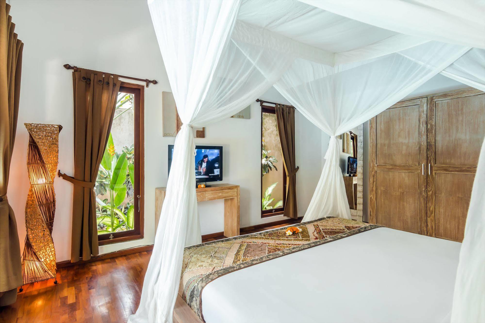 Villa Bisi Seminyak Buitenkant foto