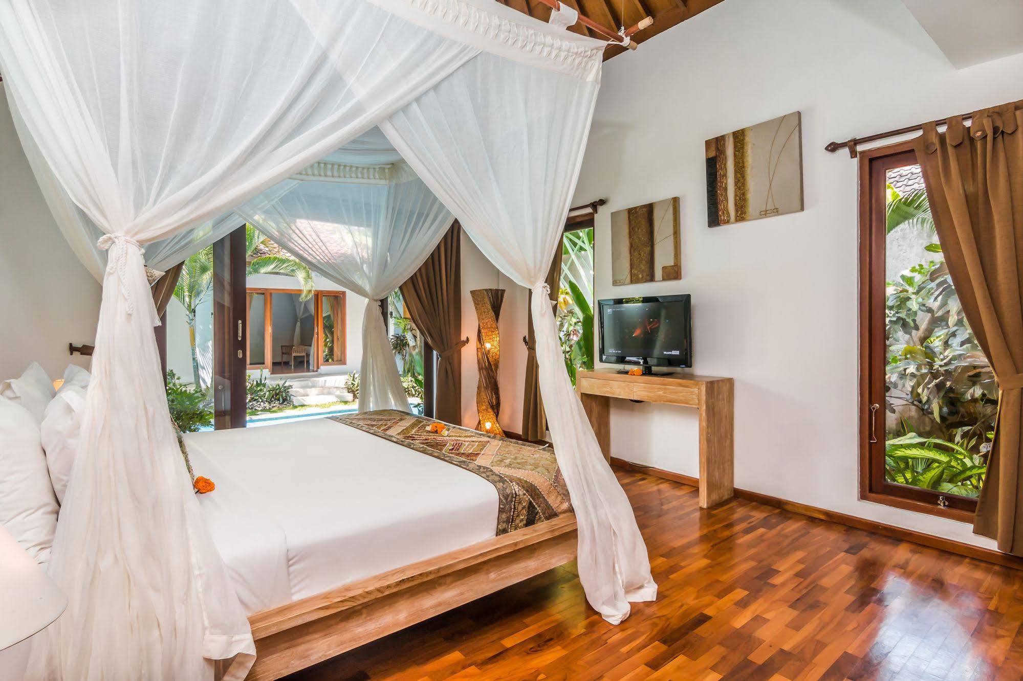 Villa Bisi Seminyak Buitenkant foto